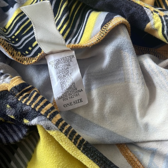 LuLaRoe one size leggings - vintage pattern - Picture 5 of 5